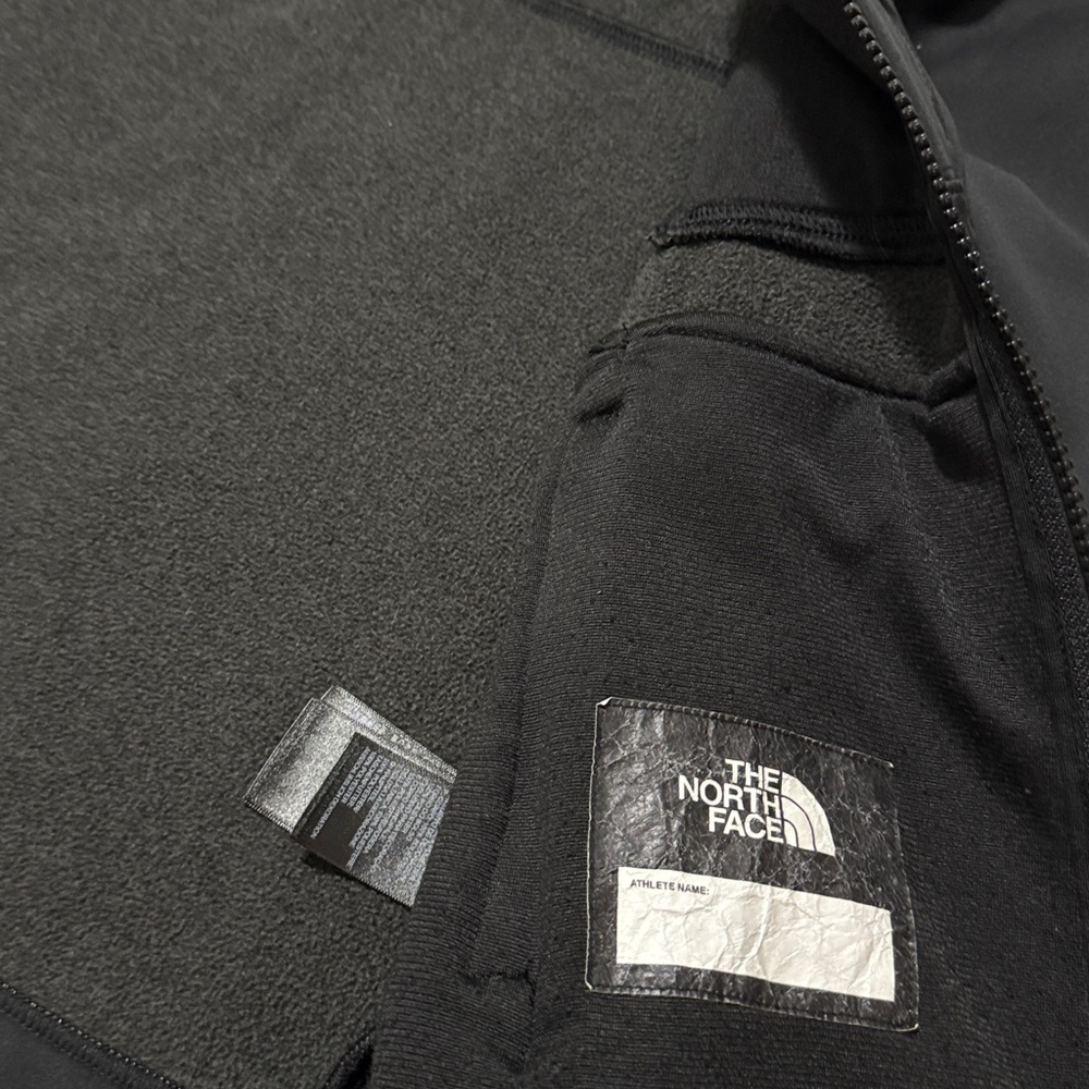 The North Face boys Black Performance Jacket - Picture 9 of 10